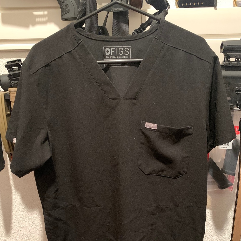 FIGS mens black top ( 3 pocket ) size small